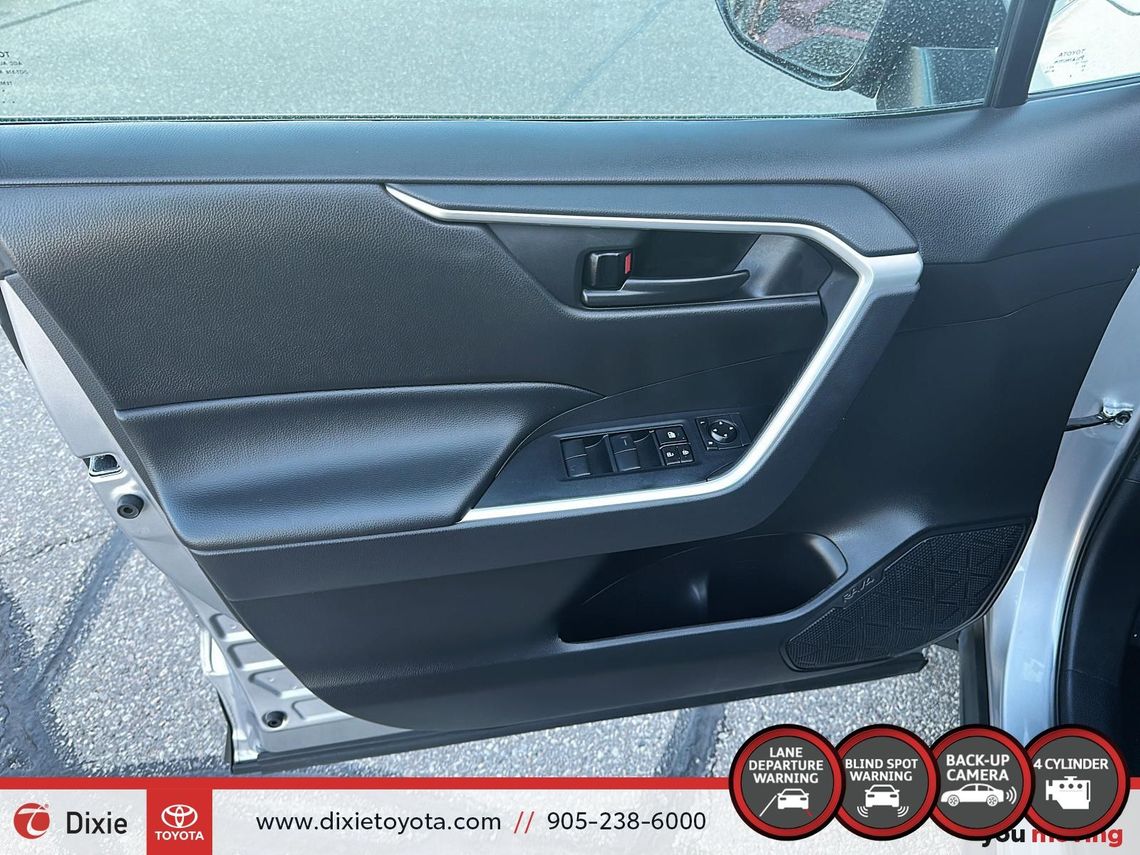 2022 TOYOTA RAV4 LE AWD / TCUV / HEATED SEATS / BACKUP CAMERA / CARPLAY AND ANDROID AUTO