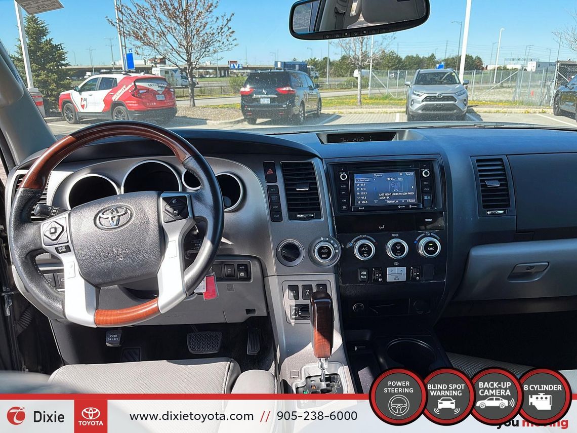 2017 TOYOTA SEQUOIA PLATNIUM 4WD / CLEAN CARFAX / HEATED AND VENTILATED SEATS / REAR ENTERTAINMENT SYSTEM