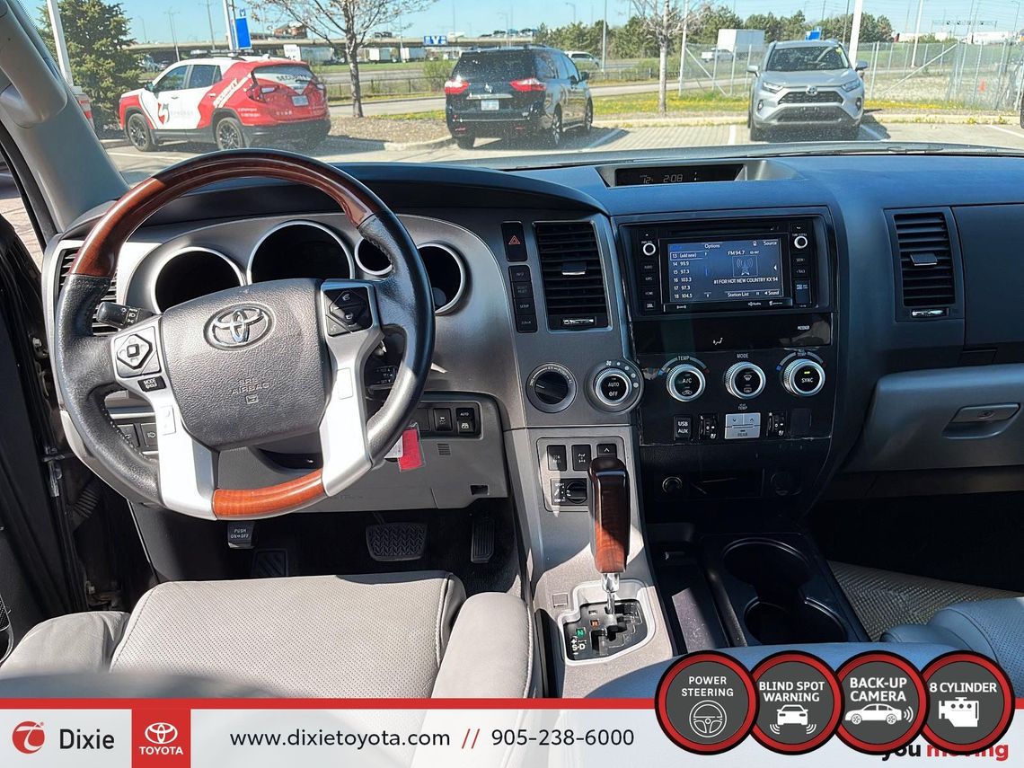 2017 TOYOTA SEQUOIA PLATNIUM 4WD / CLEAN CARFAX / HEATED AND VENTILATED SEATS / REAR ENTERTAINMENT SYSTEM