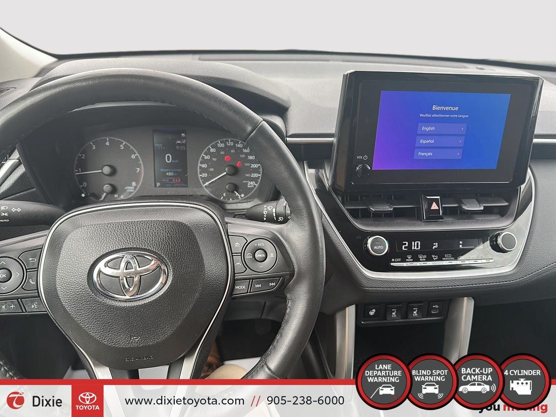2023 TOYOTA COROLLA CROSS LE FWD / TCUV / TOYOTA SAFETY SENSE / HEATED SEATS / HEATED STEERING WHEEL / CARPLAY AND ANDROID AUTO