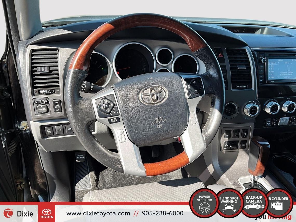 2017 TOYOTA SEQUOIA PLATNIUM 4WD / CLEAN CARFAX / HEATED AND VENTILATED SEATS / REAR ENTERTAINMENT SYSTEM