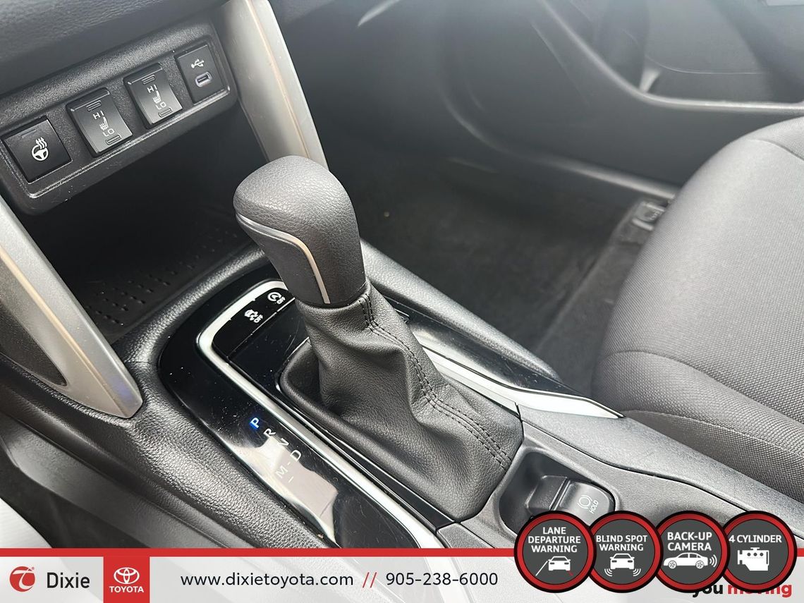 2023 TOYOTA COROLLA CROSS LE FWD / TCUV / TOYOTA SAFETY SENSE / HEATED SEATS / HEATED STEERING WHEEL / CARPLAY AND ANDROID AUTO