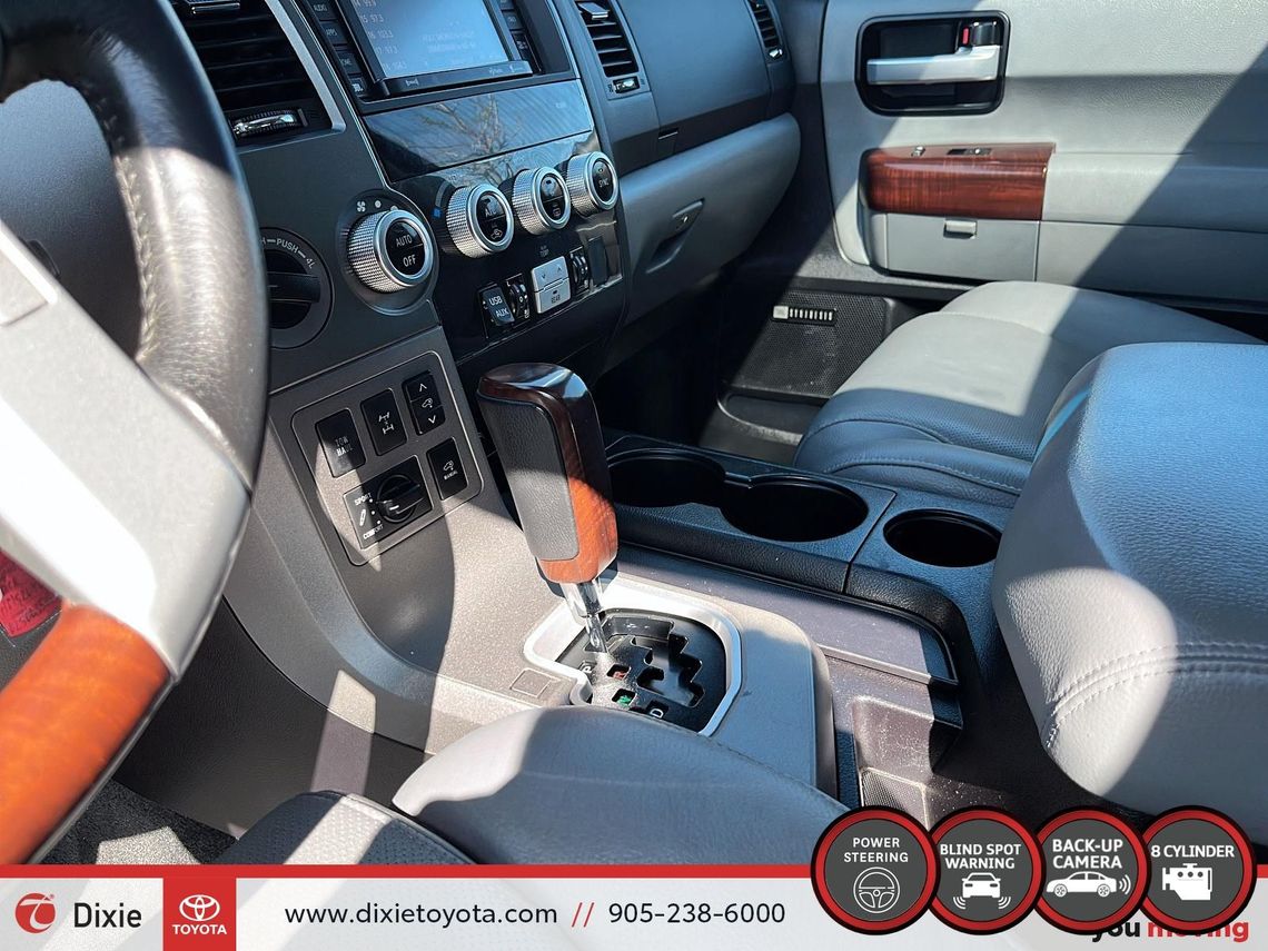 2017 TOYOTA SEQUOIA PLATNIUM 4WD / CLEAN CARFAX / HEATED AND VENTILATED SEATS / REAR ENTERTAINMENT SYSTEM