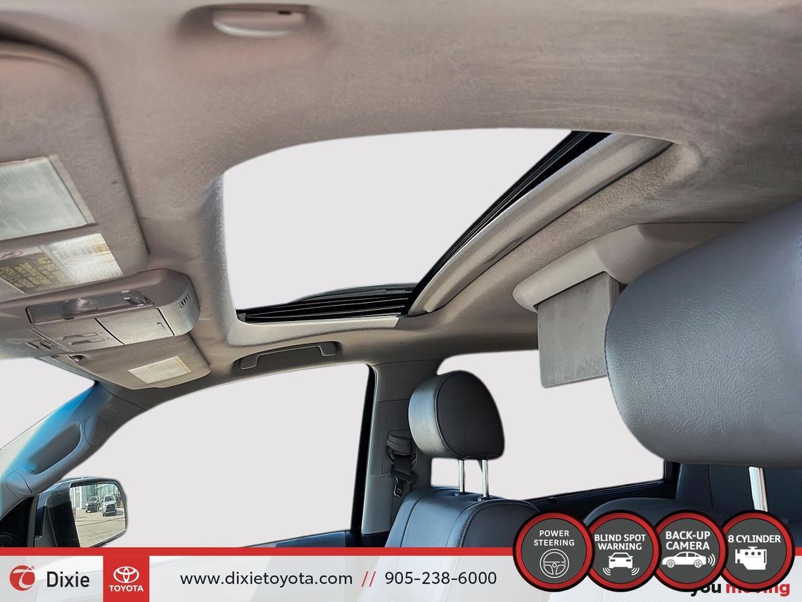 2017 TOYOTA SEQUOIA PLATNIUM 4WD / CLEAN CARFAX / HEATED AND VENTILATED SEATS / REAR ENTERTAINMENT SYSTEM