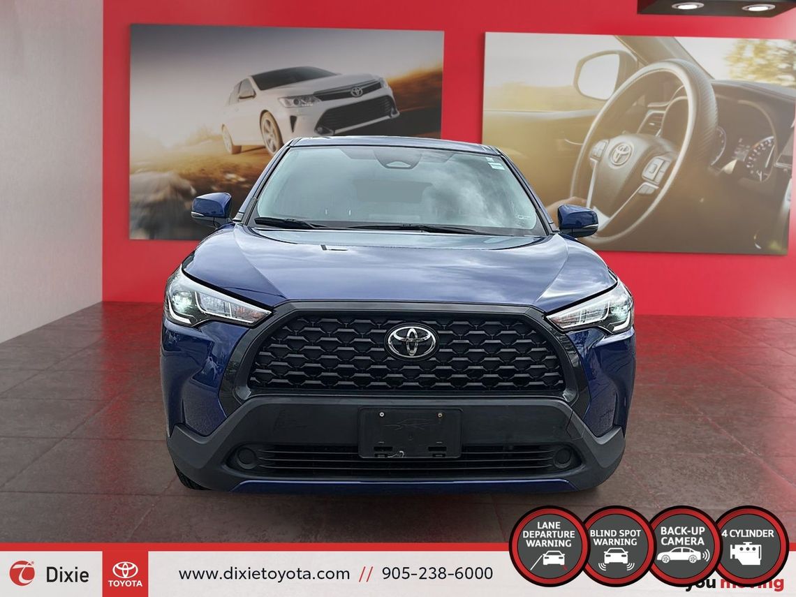 2023 TOYOTA COROLLA CROSS LE FWD / TCUV / TOYOTA SAFETY SENSE / HEATED SEATS / HEATED STEERING WHEEL / CARPLAY AND ANDROID AUTO