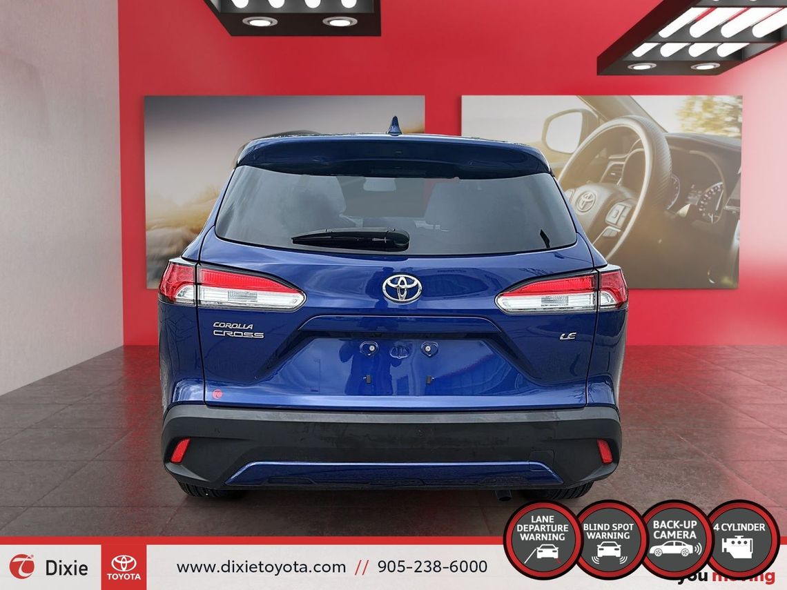 2023 TOYOTA COROLLA CROSS LE FWD / TCUV / TOYOTA SAFETY SENSE / HEATED SEATS / HEATED STEERING WHEEL / CARPLAY AND ANDROID AUTO
