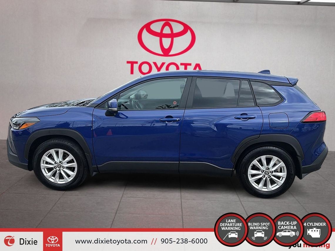 2023 TOYOTA COROLLA CROSS LE FWD / TCUV / TOYOTA SAFETY SENSE / HEATED SEATS / HEATED STEERING WHEEL / CARPLAY AND ANDROID AUTO