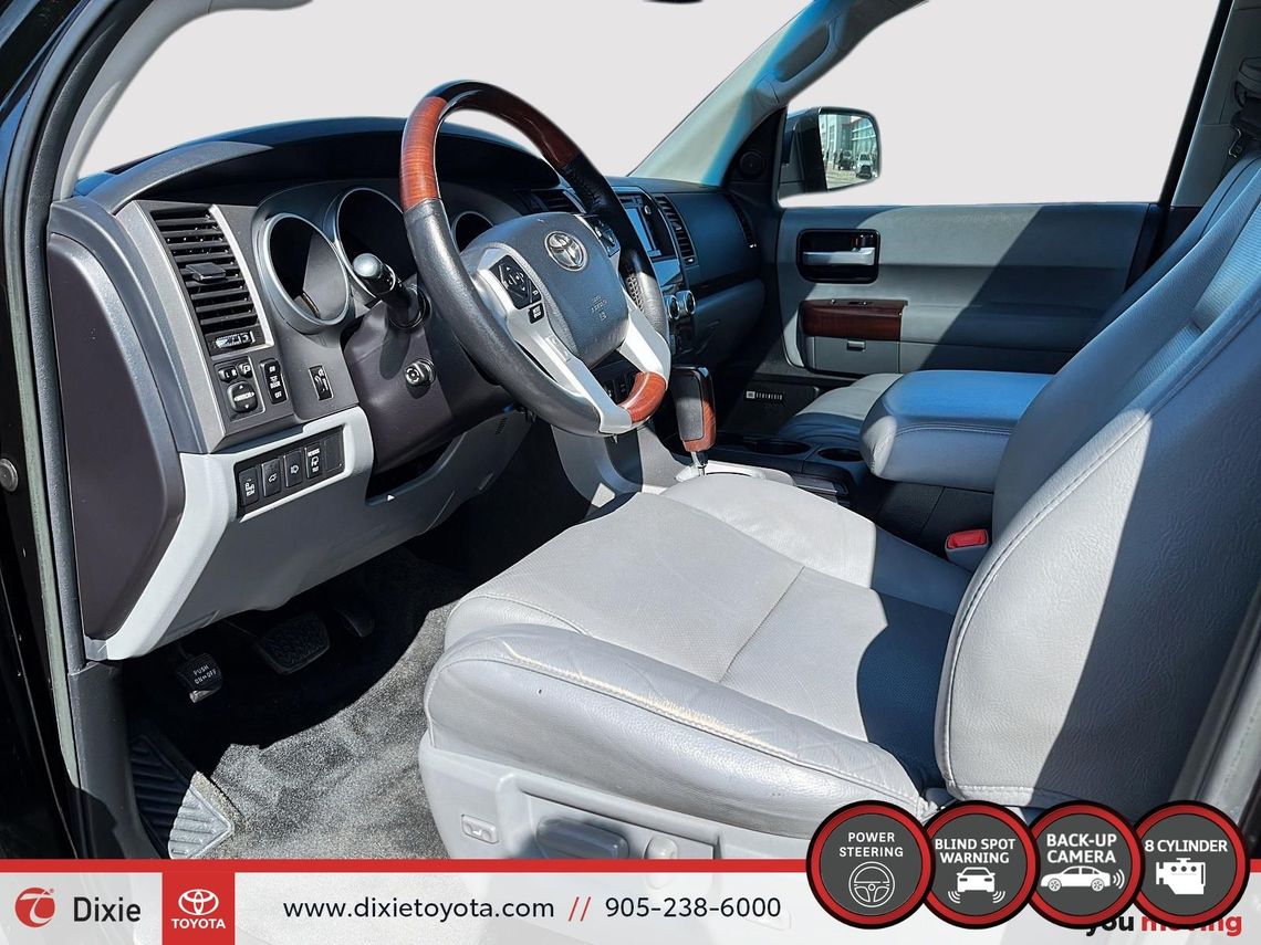 2017 TOYOTA SEQUOIA PLATNIUM 4WD / CLEAN CARFAX / HEATED AND VENTILATED SEATS / REAR ENTERTAINMENT SYSTEM