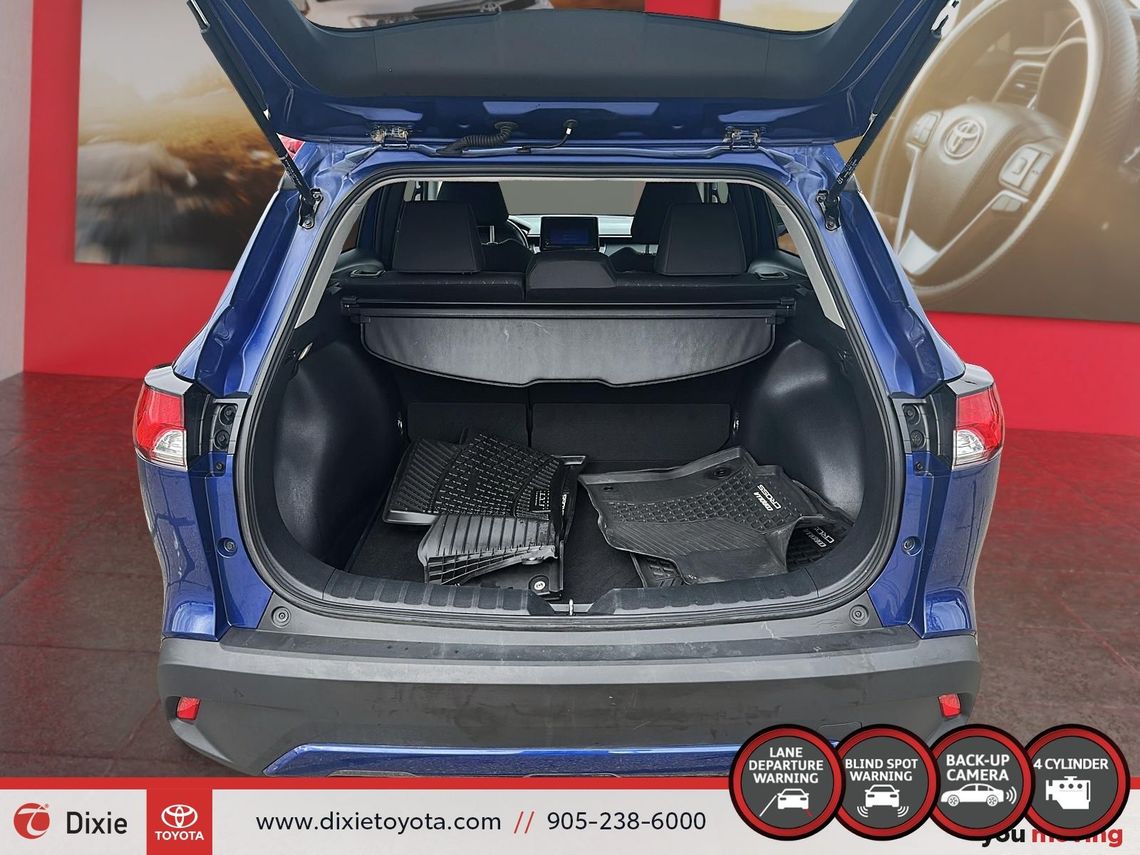 2023 TOYOTA COROLLA CROSS LE FWD / TCUV / TOYOTA SAFETY SENSE / HEATED SEATS / HEATED STEERING WHEEL / CARPLAY AND ANDROID AUTO