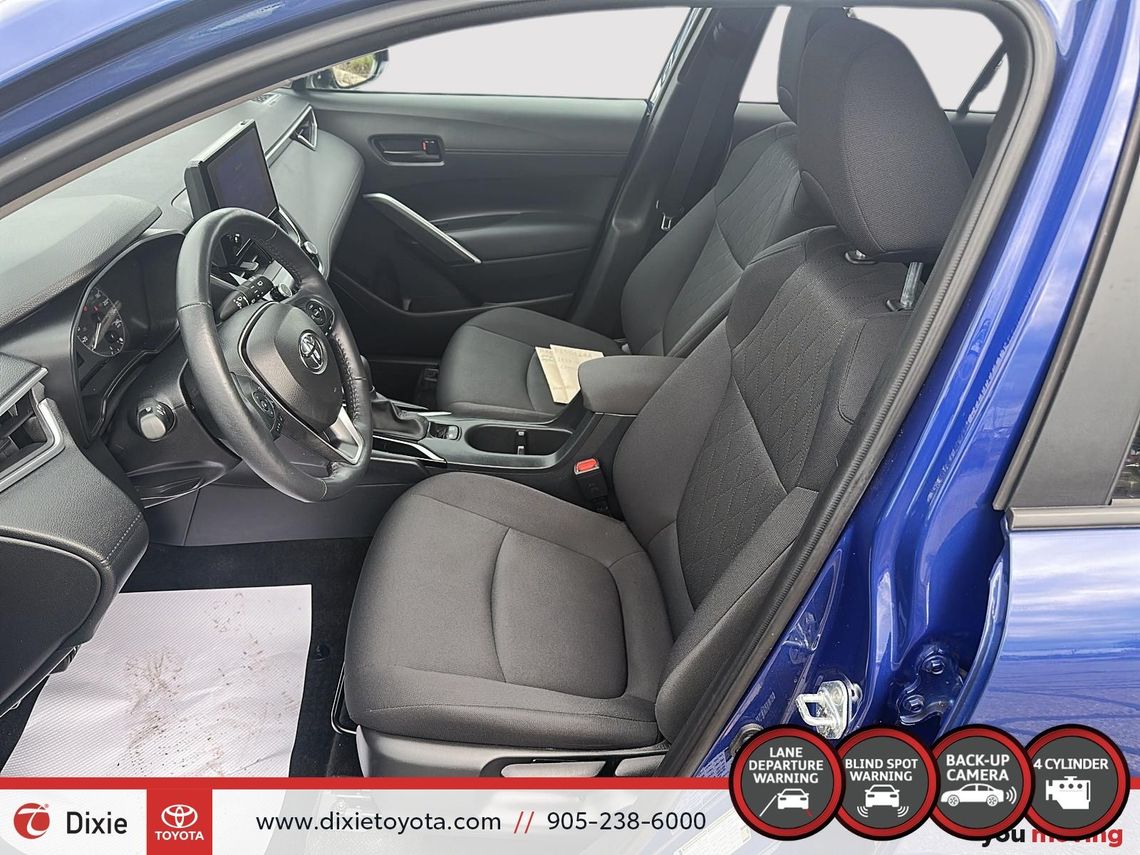 2023 TOYOTA COROLLA CROSS LE FWD / TCUV / TOYOTA SAFETY SENSE / HEATED SEATS / HEATED STEERING WHEEL / CARPLAY AND ANDROID AUTO