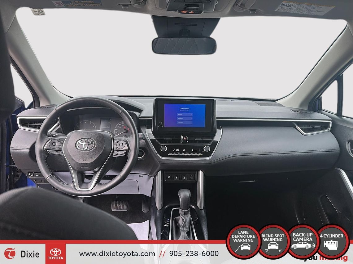 2023 TOYOTA COROLLA CROSS LE FWD / TCUV / TOYOTA SAFETY SENSE / HEATED SEATS / HEATED STEERING WHEEL / CARPLAY AND ANDROID AUTO