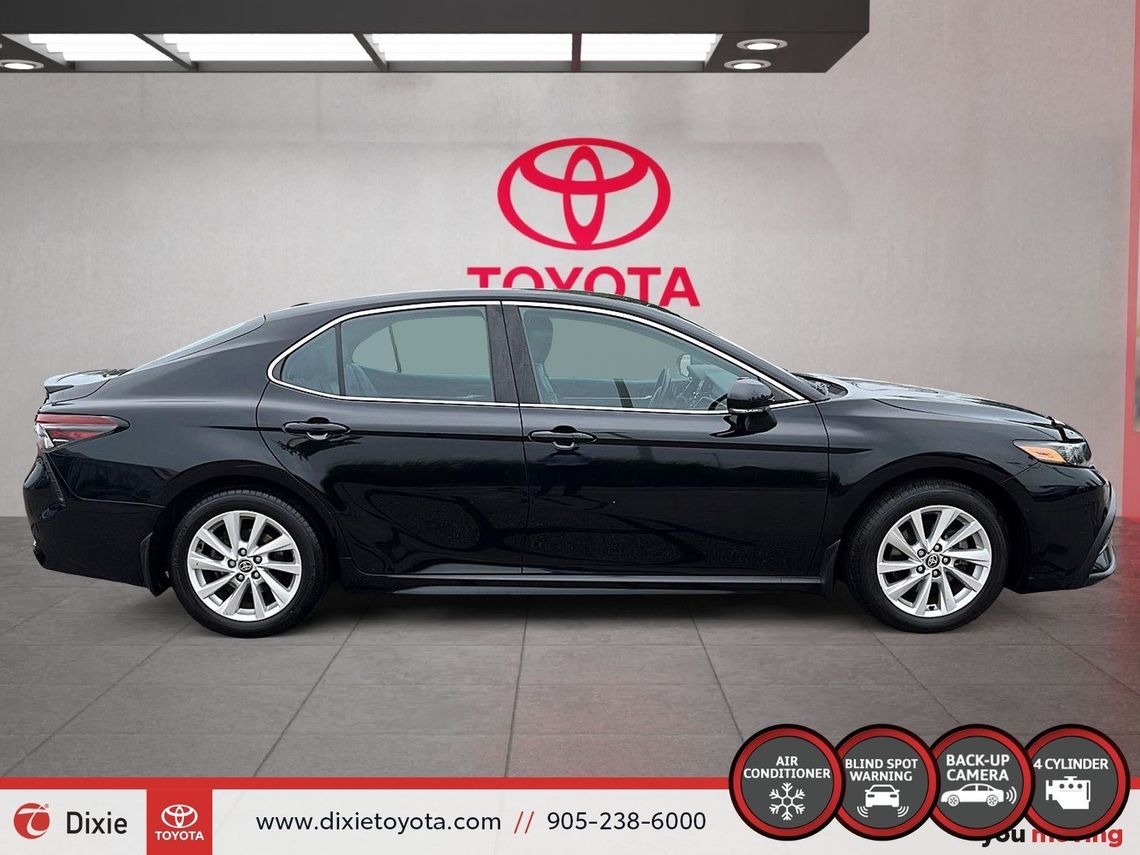 2021 TOYOTA CAMRY SE AWD / CLEAN CARFAX / HEATED SEATS / LEAHTER SURFACE / ALLOY WHEELS / CARPLAY AND ANDROID AUTO