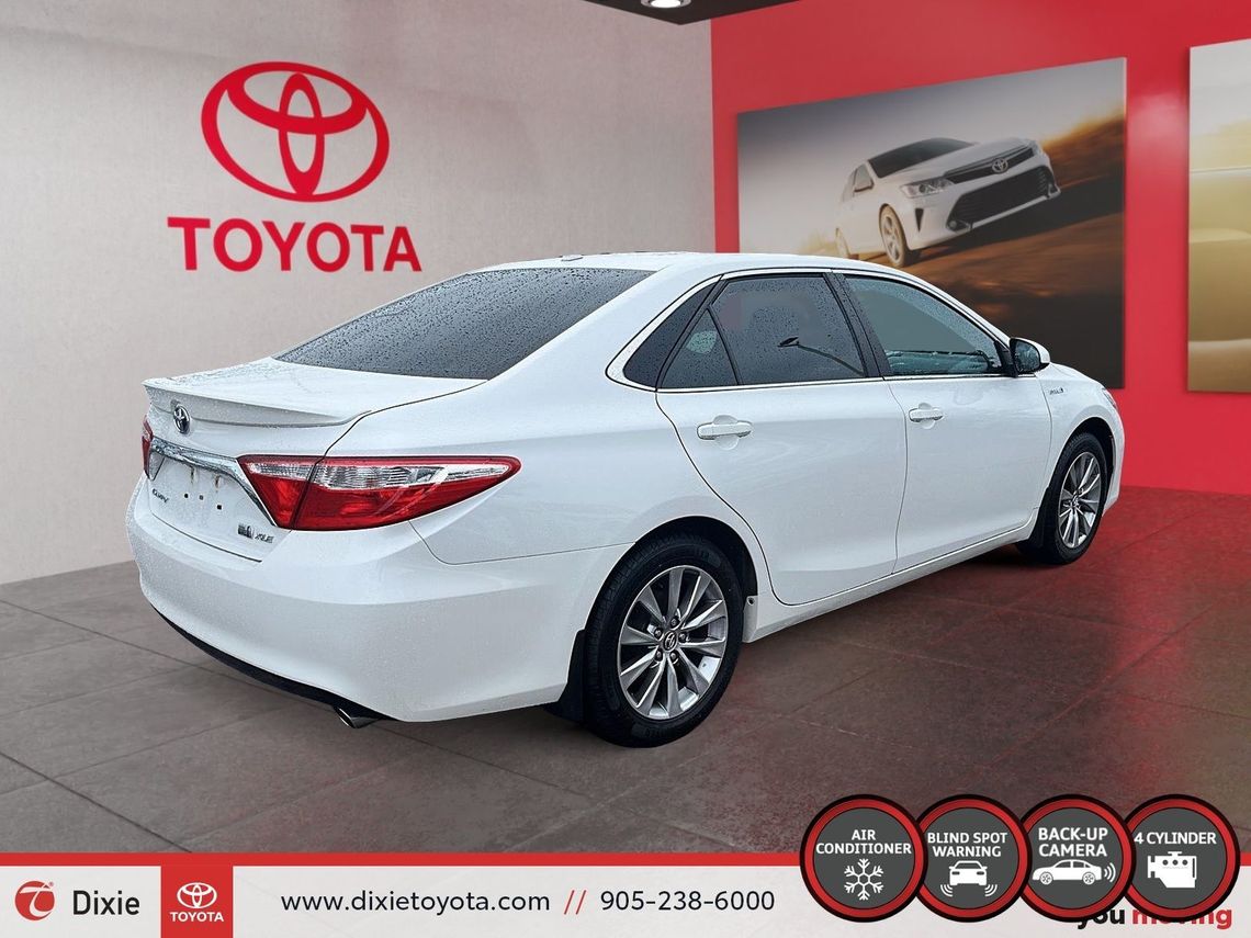 2016 TOYOTA CAMRY XLE HYBRID / HEATED SEATS / MOONROOF / NAVIGATION / ALLOY WHEELS