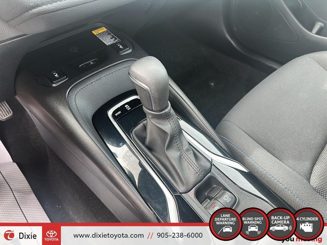 2024 TOYOTA COROLLA LE / TCUV / CLEAN CARFAX / HEATED SEATS / BACKUP CAMERA / CARPLAY AND ANDROID AUTO