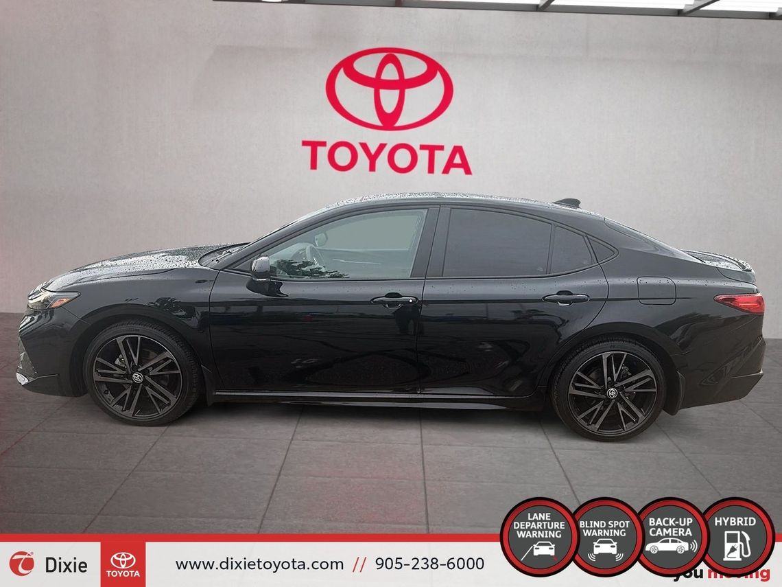 2025 TOYOTA CAMRY XSE HYBRID AWD / CLEAN CARFAX / HEATED SEATS / MOONROOF / ALLOY WHEELS / CARFAX AND ANDROID AUTO