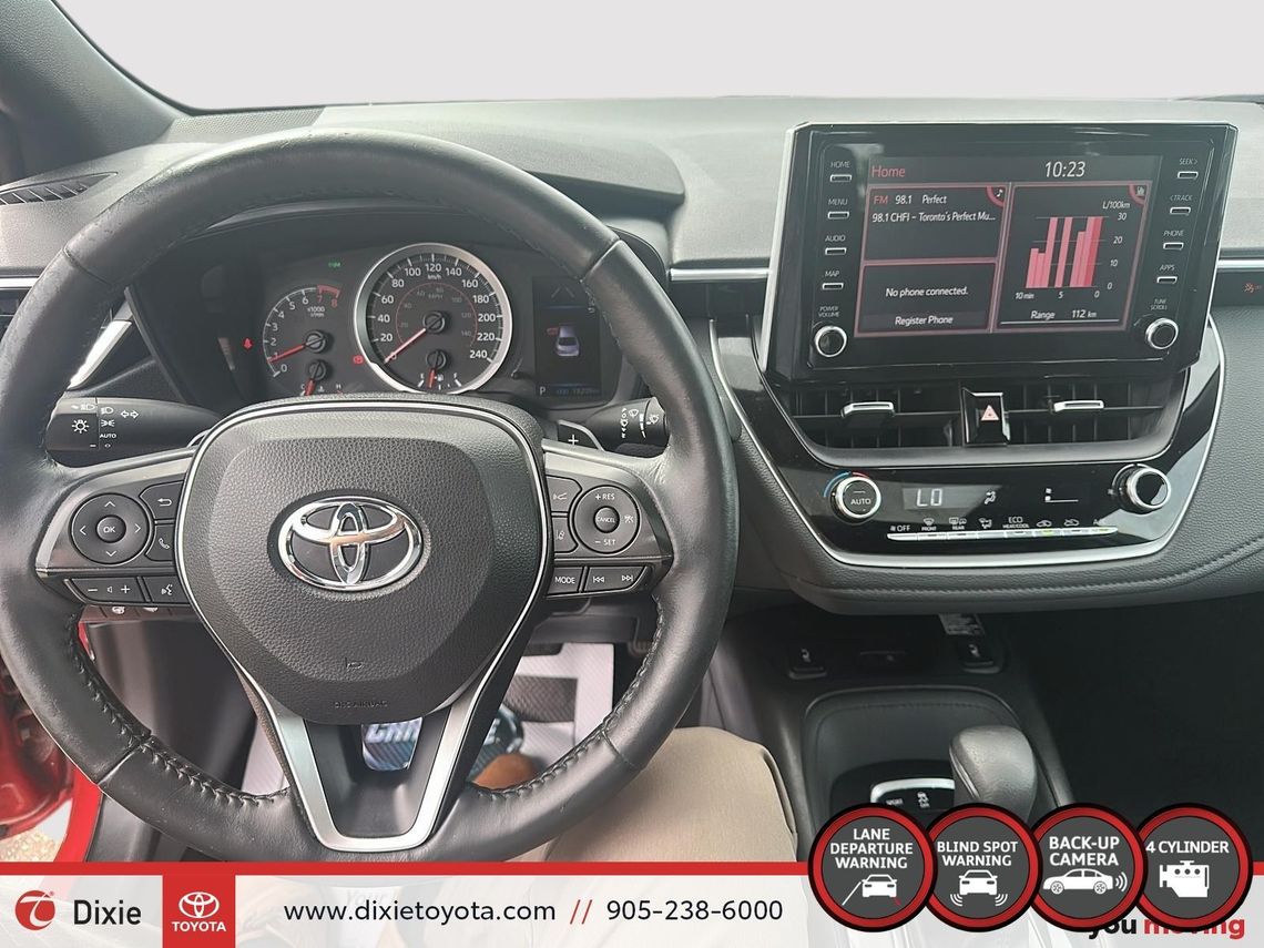 2024 TOYOTA COROLLA LE / TCUV / CLEAN CARFAX / HEATED SEATS / BACKUP CAMERA / CARPLAY AND ANDROID AUTO