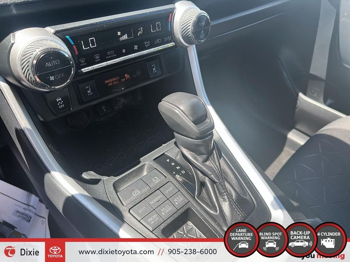 2020 TOYOTA RAV4 XLE AWD / HEATED SEATS / MOONROOF / BACKUP CAMERA / ALLOY WHEELS / CARPLAY AND ANDROID AUTO