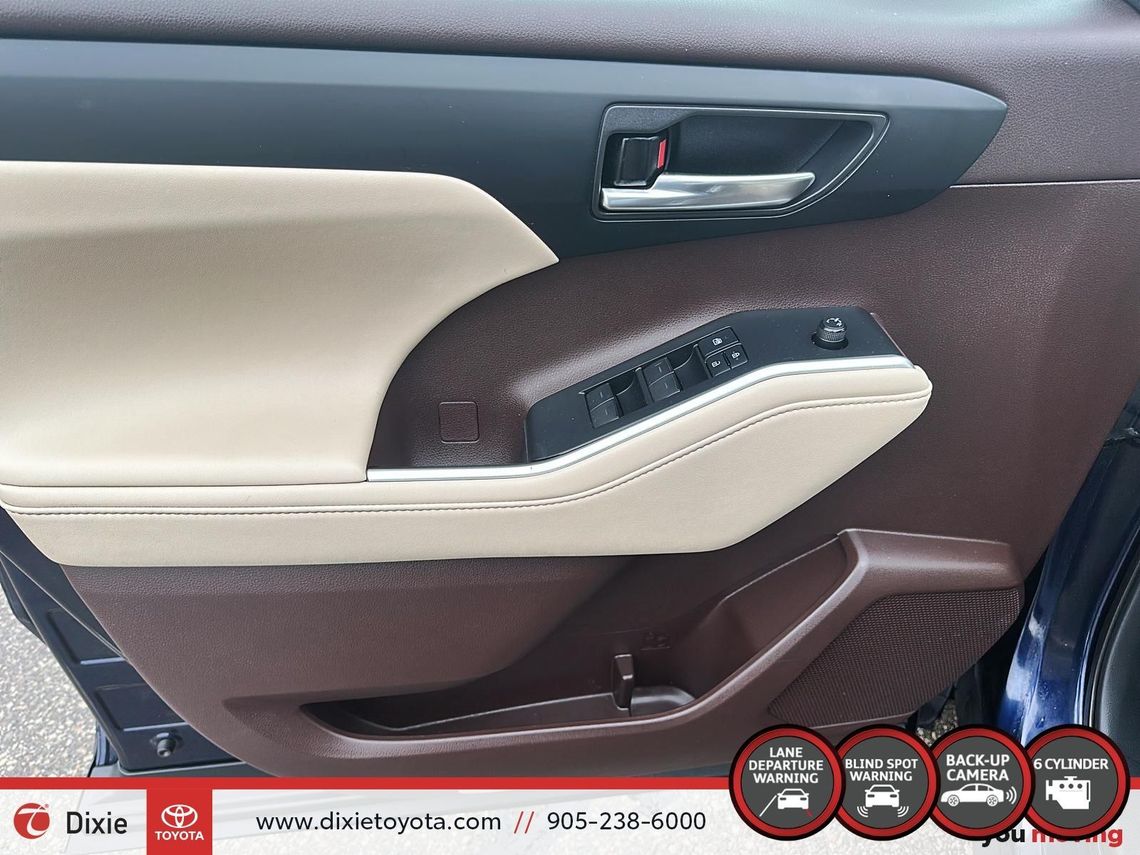 2021 TOYOTA HIGHLANDER XLE AWD / TCUV / HEATED SEATS / 8 SEATS / BACK UP CAMERA / MOONROOF / ALLOY WHEELS / CARPLAY AND ANDROID AUTO