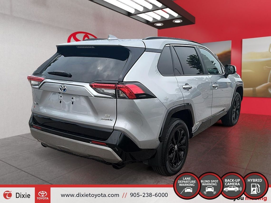 2023 TOYOTA RAV4 SE HYBRID AWD / CLEAN CARFAX / HEATED SEATS / MOONROOF / ALLOY WHEELS / CARPLAY AND ANDROID AUTO