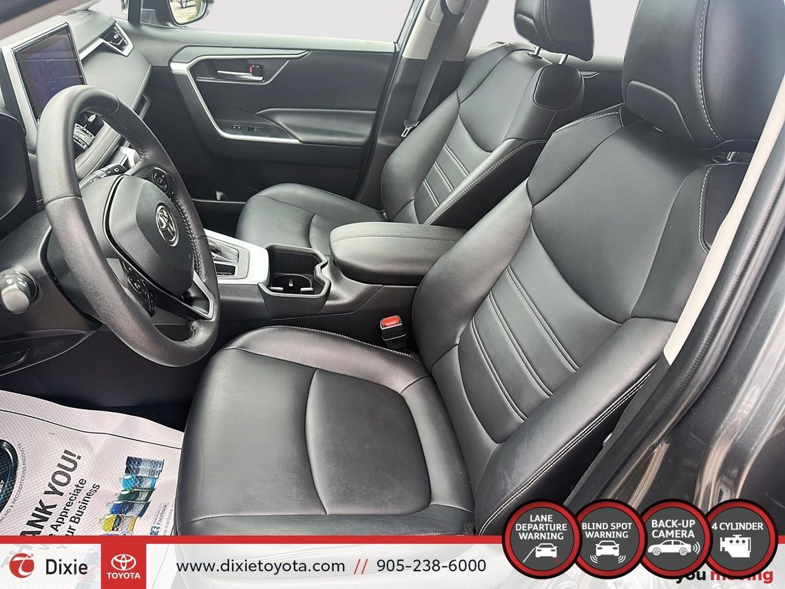 2023 TOYOTA RAV4 XLE PREMIUM AWD / TCUV / HEATED SEATS / LEATHER SURFACE / MOONROOF / CARPLAY AND ANDROID AUTO