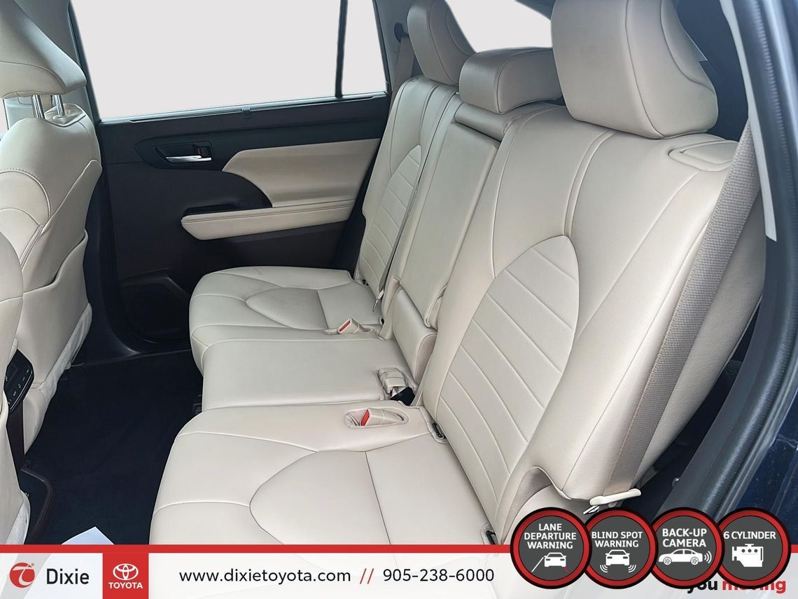 2021 TOYOTA HIGHLANDER XLE AWD / TCUV / HEATED SEATS / 8 SEATS / BACK UP CAMERA / MOONROOF / ALLOY WHEELS / CARPLAY AND ANDROID AUTO