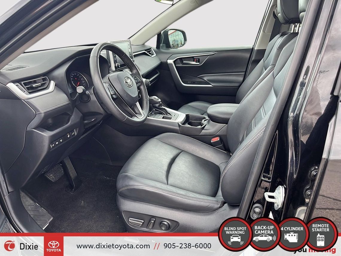 2021 TOYOTA RAV4 XLE PREMIUM AWD / CLEAN CARFAX / TCUV / HEATED SEATS / LEATHER SURFACE / MOONROOF / CARPLAY AND ANDROID AUTO
