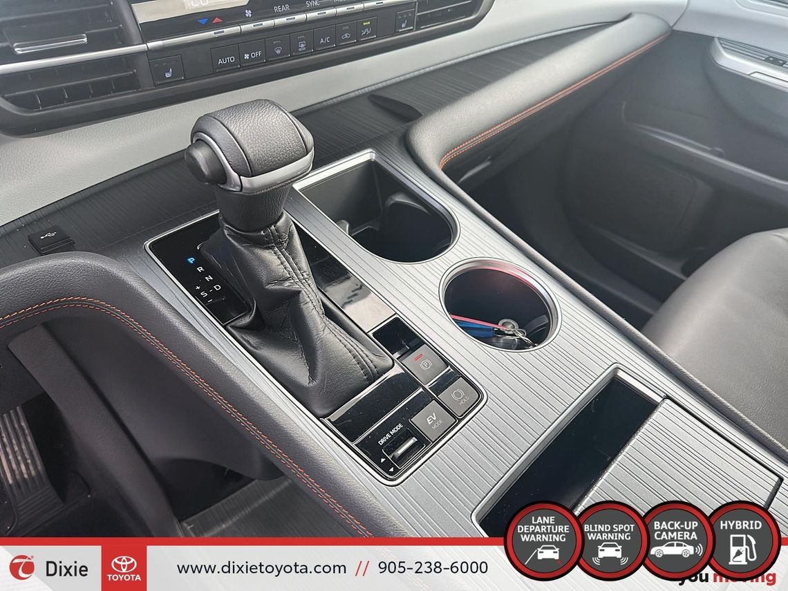 2022 TOYOTA SIENNA HYBRID XSE FWD / CLEAN CARFAX / HEATED SEATS / 7 SEATER / LEATHER INTERIOR / CARPLAY AND ANDROID AUTO