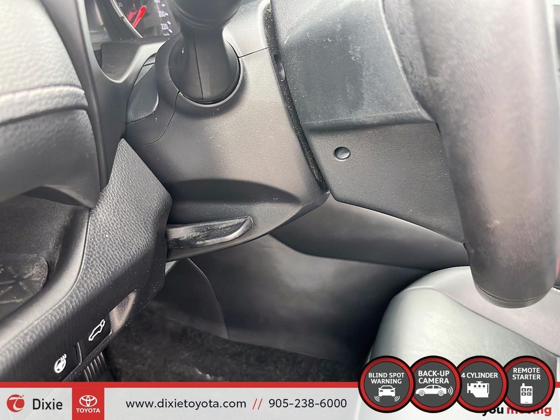 2021 TOYOTA RAV4 XLE PREMIUM AWD / CLEAN CARFAX / TCUV / HEATED SEATS / LEATHER SURFACE / MOONROOF / CARPLAY AND ANDROID AUTO