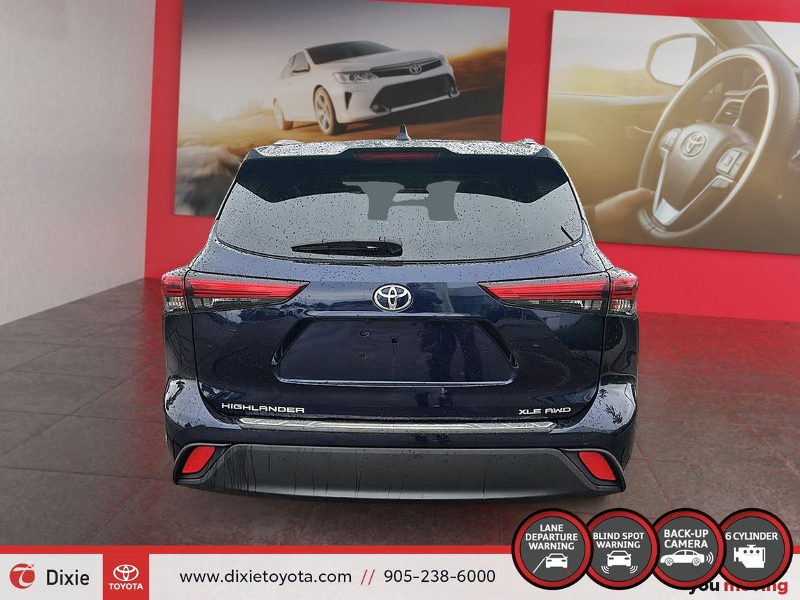 2021 TOYOTA HIGHLANDER XLE AWD / TCUV / HEATED SEATS / 8 SEATS / BACK UP CAMERA / MOONROOF / ALLOY WHEELS / CARPLAY AND ANDROID AUTO