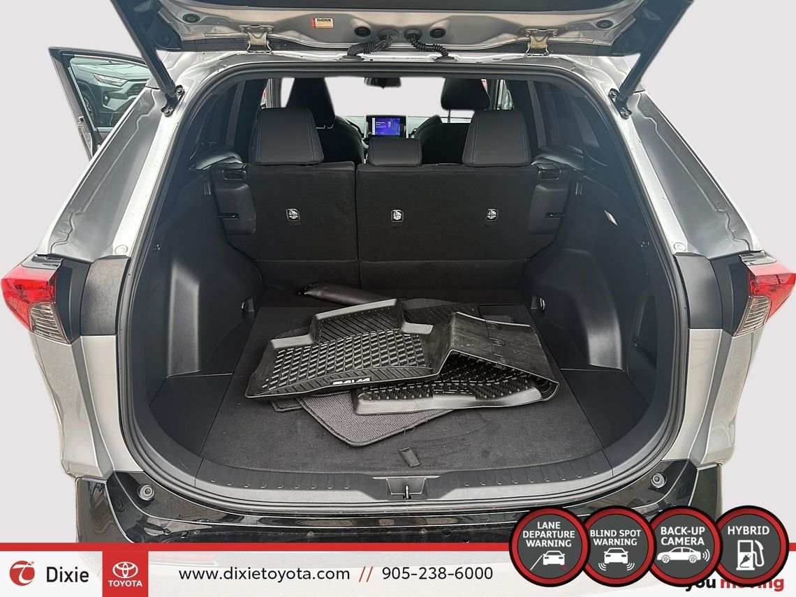 2023 TOYOTA RAV4 SE HYBRID AWD / CLEAN CARFAX / HEATED SEATS / MOONROOF / ALLOY WHEELS / CARPLAY AND ANDROID AUTO