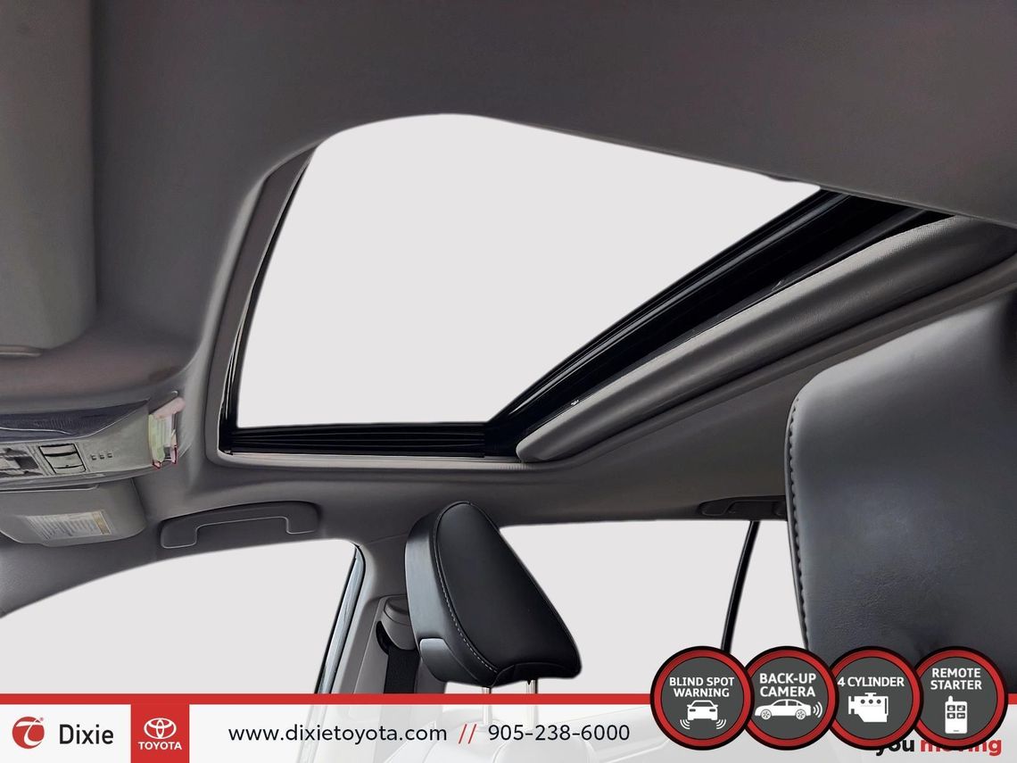 2021 TOYOTA RAV4 XLE PREMIUM AWD / CLEAN CARFAX / TCUV / HEATED SEATS / LEATHER SURFACE / MOONROOF / CARPLAY AND ANDROID AUTO