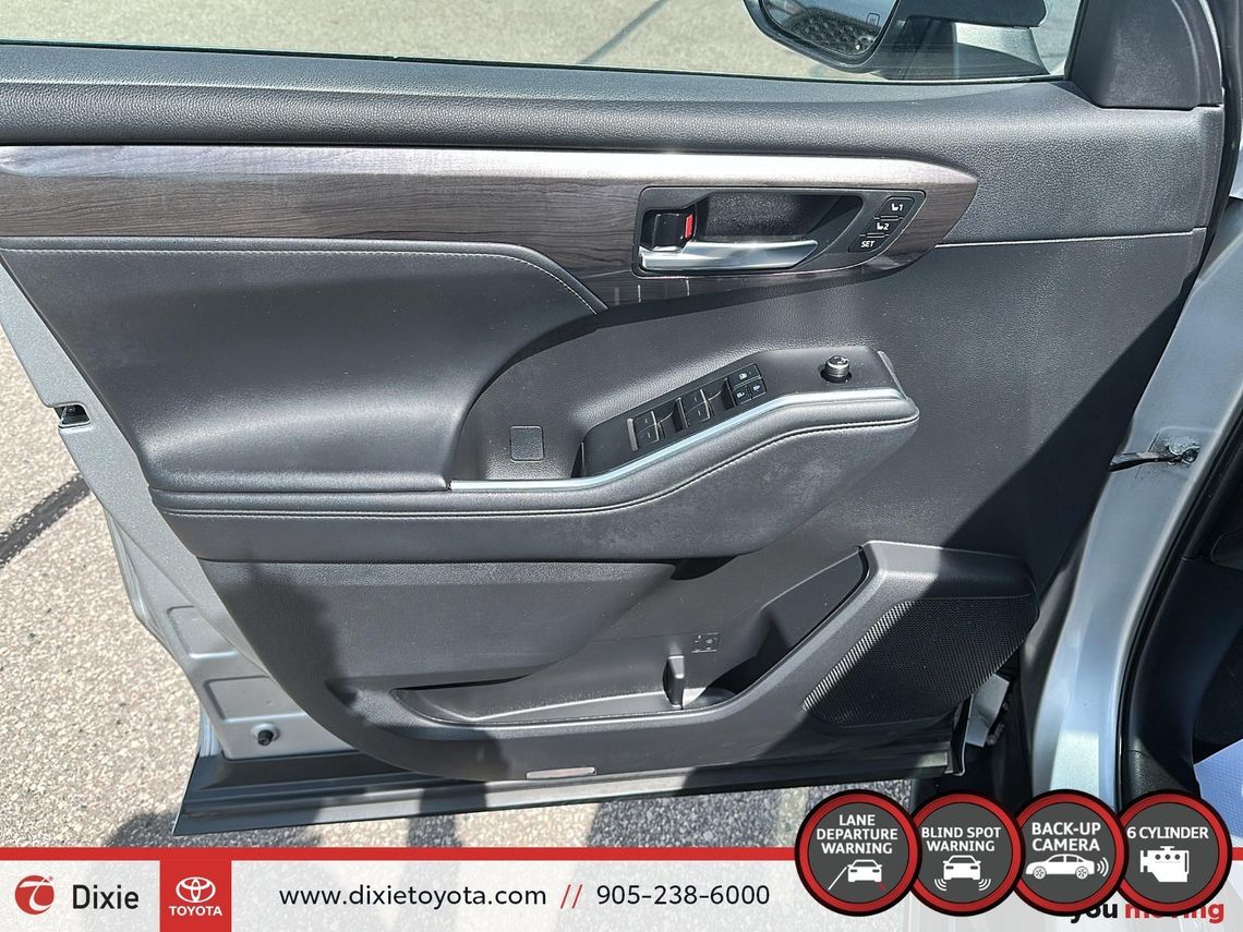 2022 TOYOTA HIGHLANDER LIMITED AWD / TCUV / HEATED AND VENTILATED SEATS / ALLOY WHEELS / LEATHER SURFACE / CARPLAY AND ANDROID AUTO
