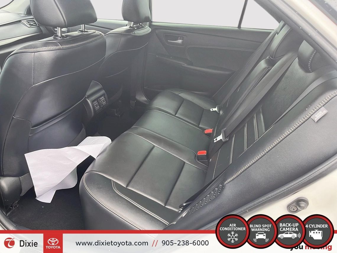 2016 TOYOTA CAMRY XLE HYBRID / HEATED SEATS / MOONROOF / NAVIGATION / ALLOY WHEELS