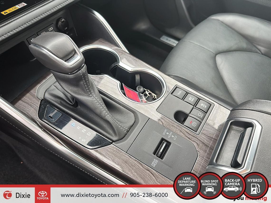 2023 TOYOTA HIGLANDER PLATNIUM HYBRID AWD / TCUV / TOP OF THE LINE / HEATED AND VENTILATED SEATS / HEATED REAR SEATS / CARPLAY AND ANDROID AUTO