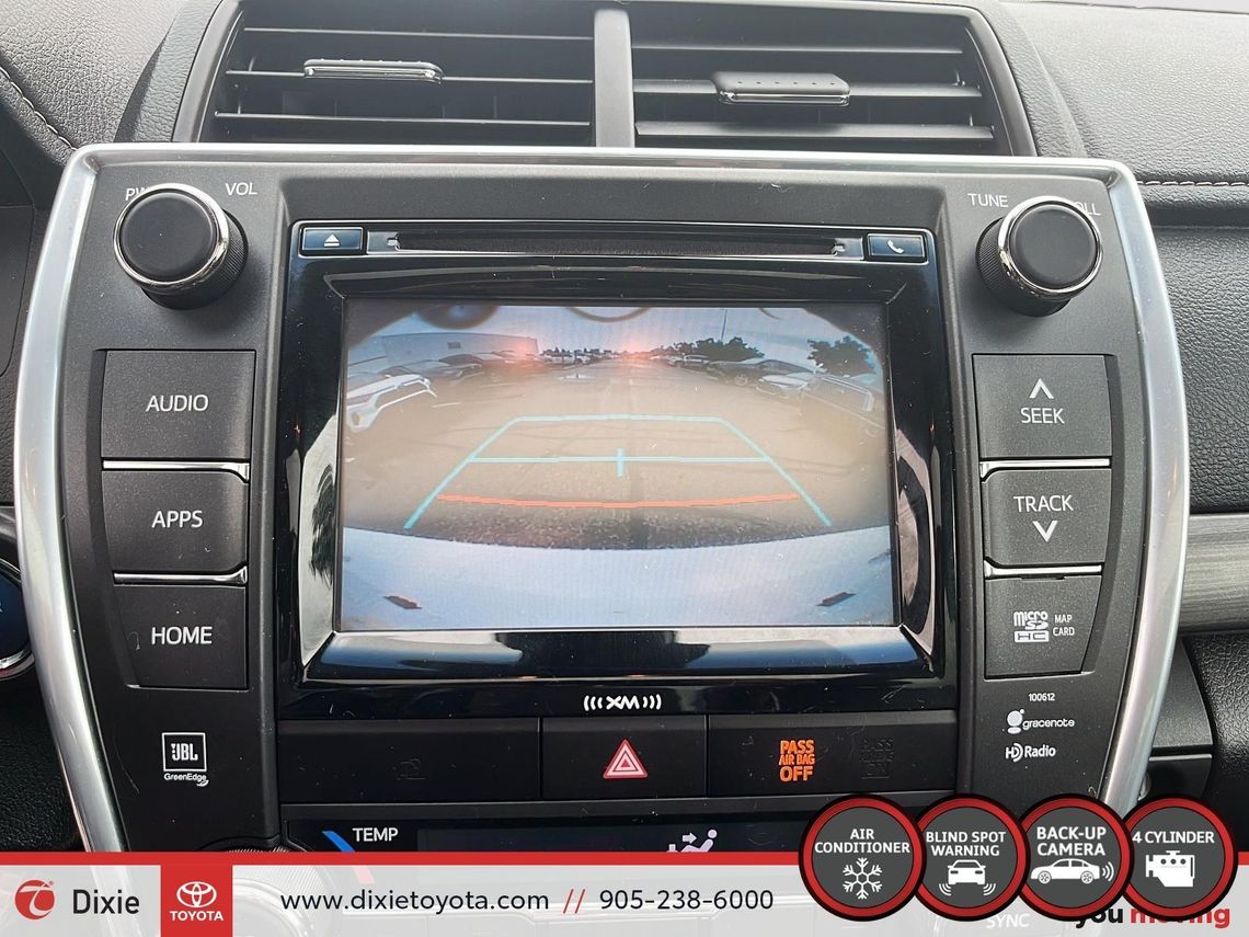 2016 TOYOTA CAMRY XLE HYBRID / HEATED SEATS / MOONROOF / NAVIGATION / ALLOY WHEELS