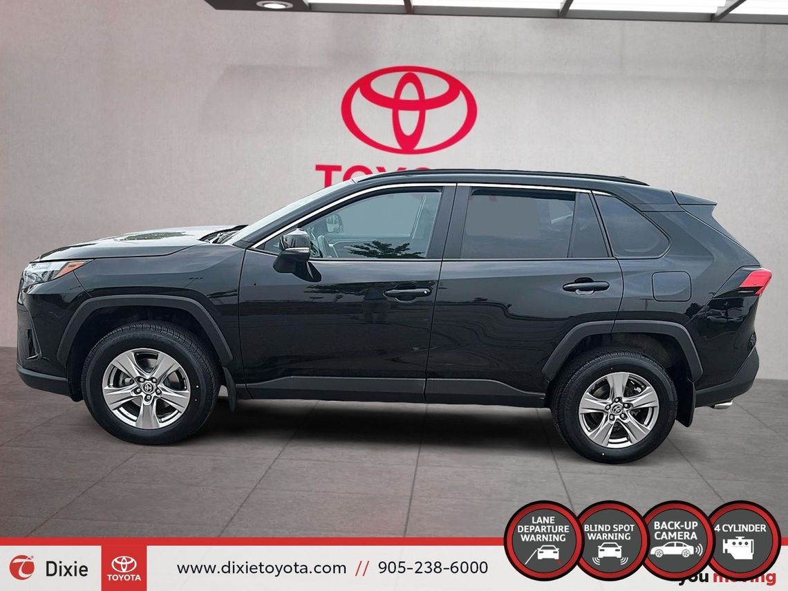 2022 TOYOTA RAV4 XLE AWD / HEATED SEATS / MOONROOF / ALLOY WHEELS / CARPLAY AND ANDROID AUTO