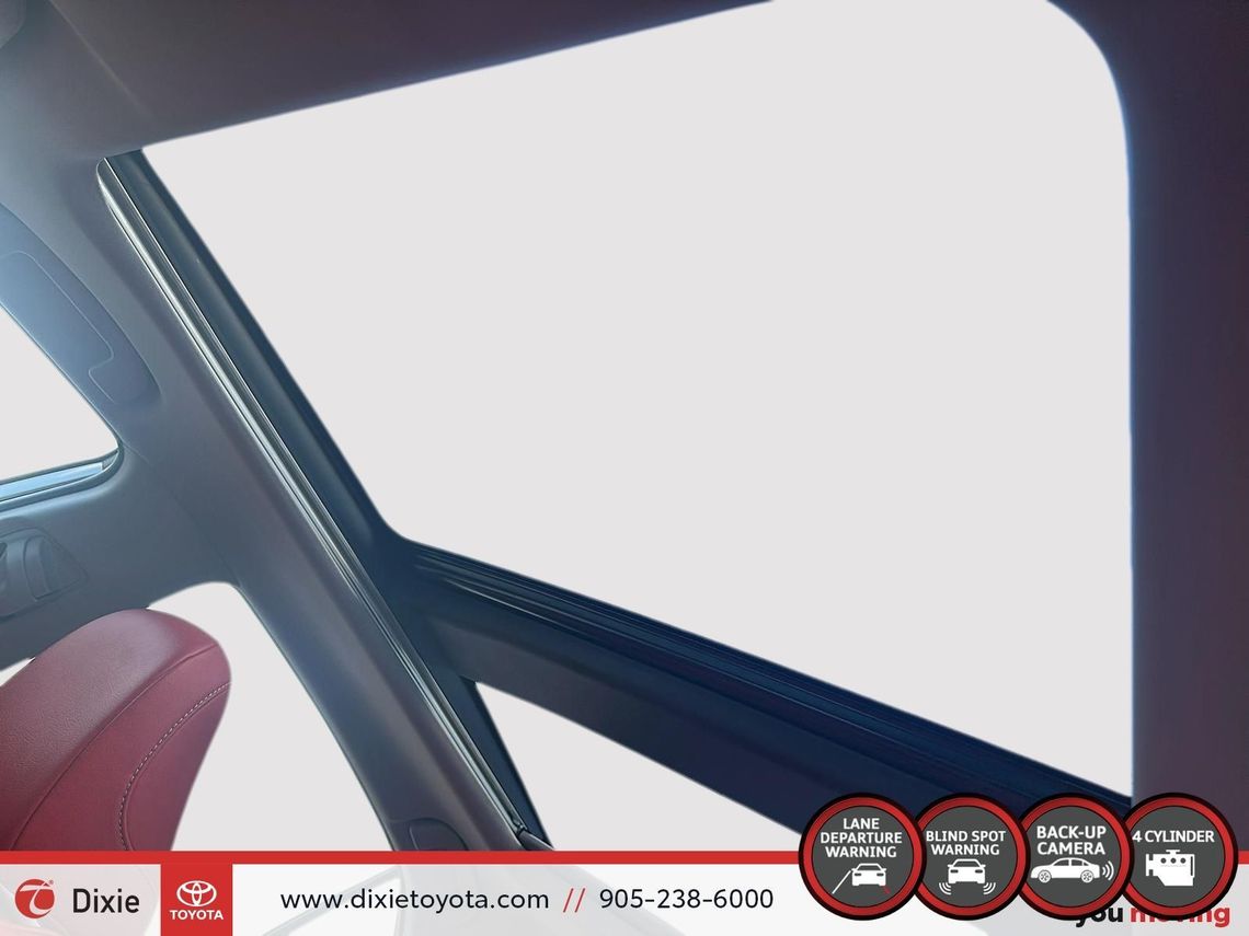2022 TOYOTA CAMRY XSE / TCUV / HEATED SEATS / ALLOY WHEELS / MOONROOF / CARPLAY AND ANDROID AUTO