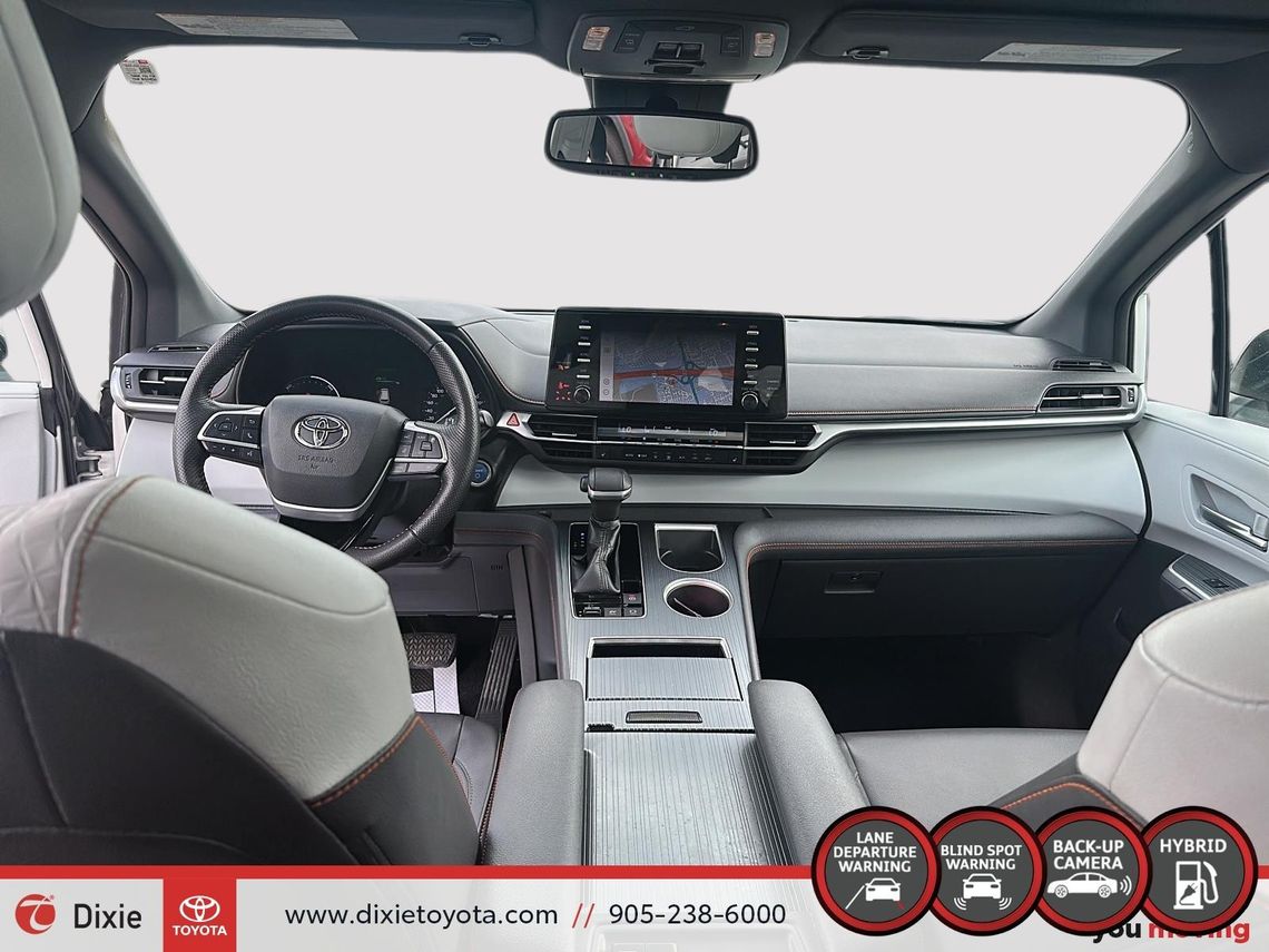2022 TOYOTA SIENNA HYBRID XSE FWD / CLEAN CARFAX / HEATED SEATS / 7 SEATER / LEATHER INTERIOR / CARPLAY AND ANDROID AUTO