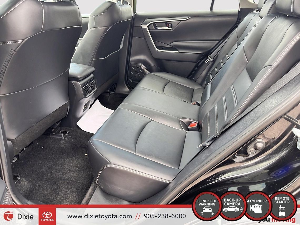 2021 TOYOTA RAV4 XLE PREMIUM AWD / CLEAN CARFAX / TCUV / HEATED SEATS / LEATHER SURFACE / MOONROOF / CARPLAY AND ANDROID AUTO