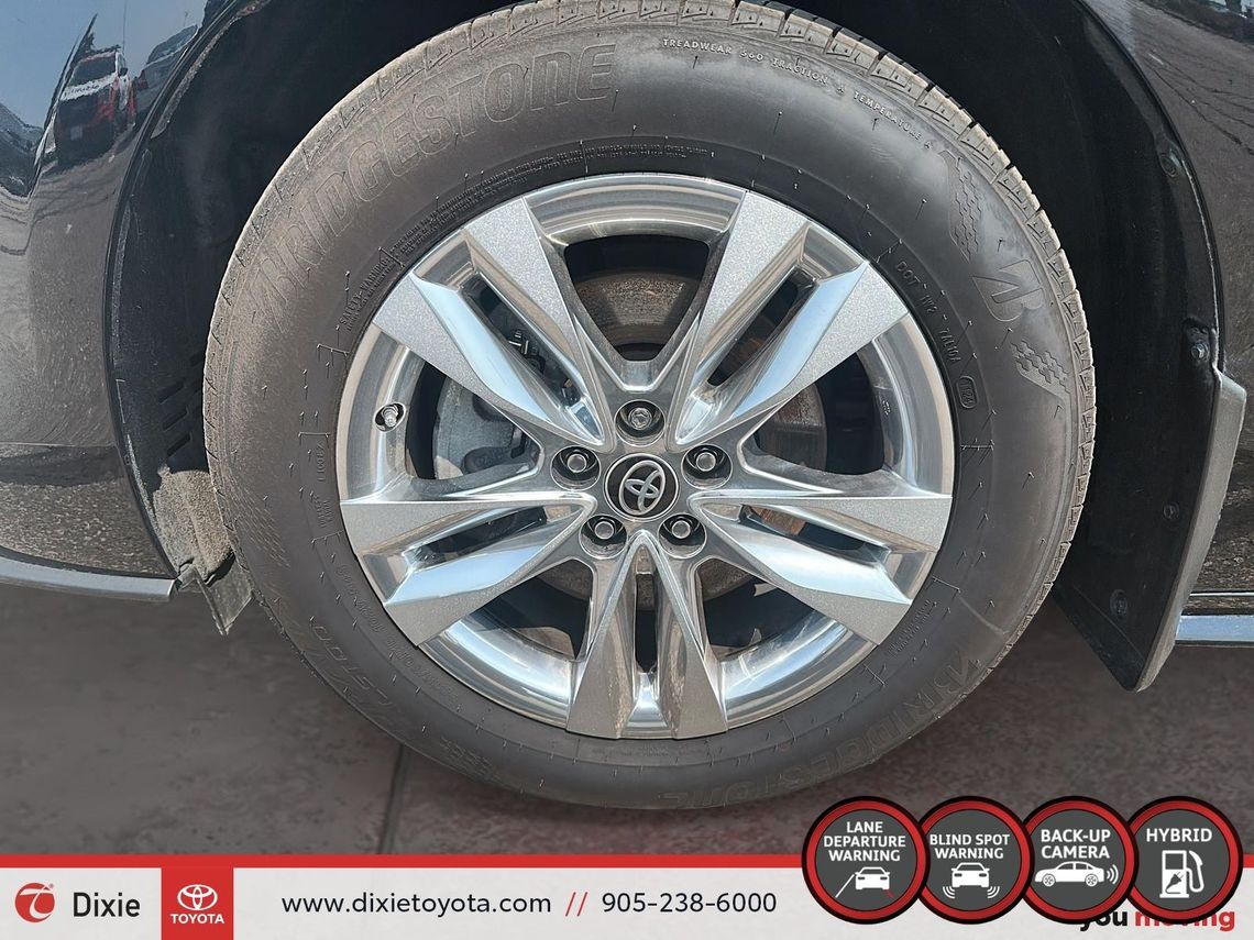 2024 TOYOTA SIENNA LIMITED AWD HYBRID / CLEAN CARFAX / TCUV / FULLY LOADED / REAR ENTERTAINMENT SYSTEM / CARPLAY AND ANDROID AUTO