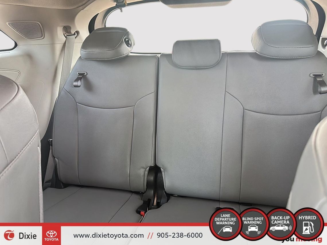 2024 TOYOTA SIENNA LIMITED AWD HYBRID / CLEAN CARFAX / TCUV / FULLY LOADED / REAR ENTERTAINMENT SYSTEM / CARPLAY AND ANDROID AUTO