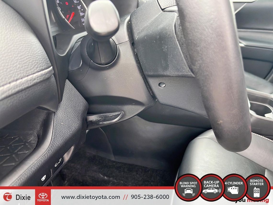 2021 TOYOTA RAV4 XLE PREMIUM AWD / CLEAN CARFAX / TCUV / HEATED SEATS / LEATHER SURFACE / MOONROOF / CARPLAY AND ANDROID AUTO