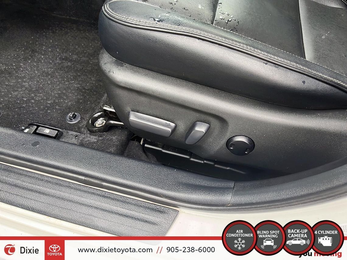 2016 TOYOTA CAMRY XLE HYBRID / HEATED SEATS / MOONROOF / NAVIGATION / ALLOY WHEELS