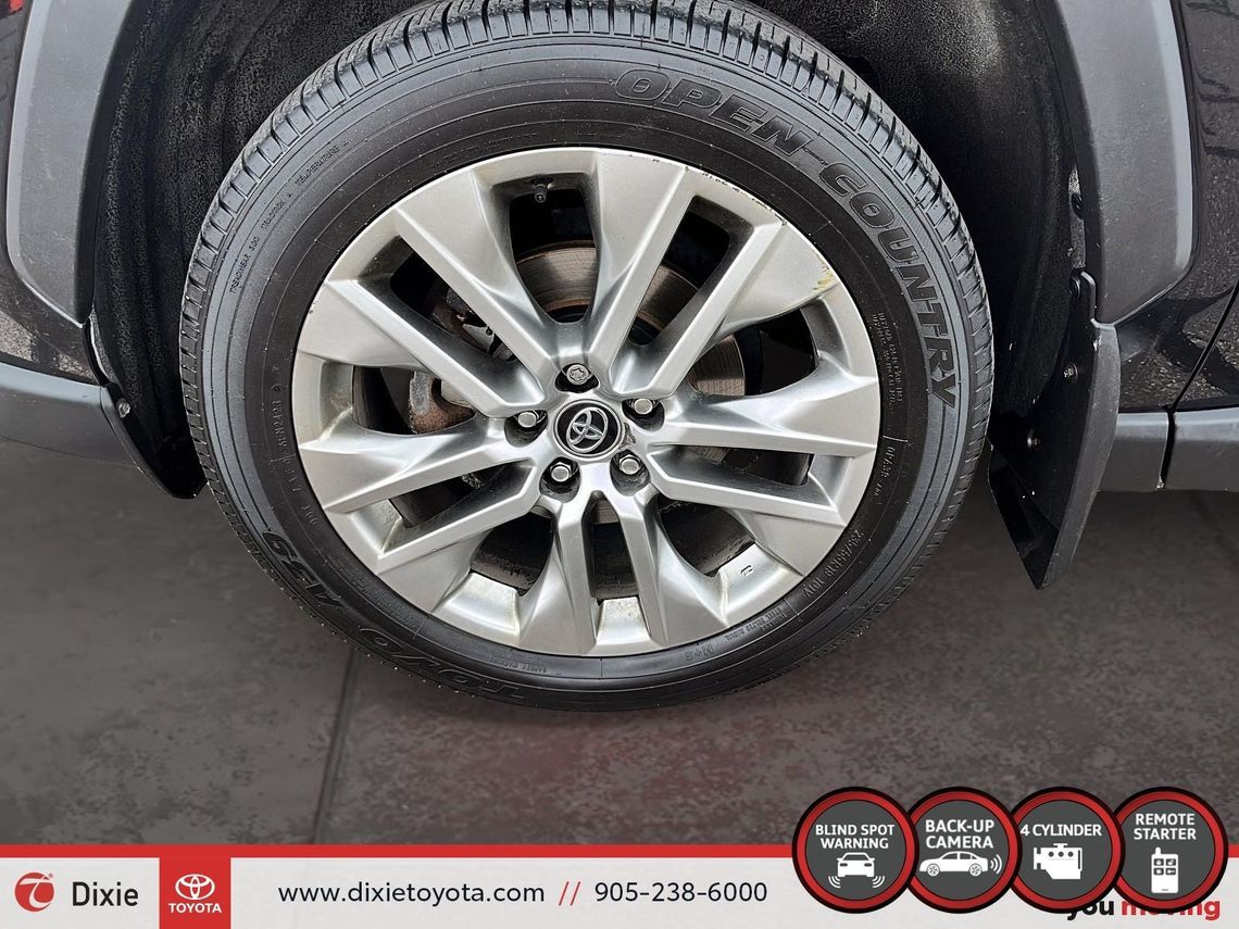 2021 TOYOTA RAV4 XLE PREMIUM AWD / CLEAN CARFAX / TCUV / HEATED SEATS / LEATHER SURFACE / MOONROOF / CARPLAY AND ANDROID AUTO