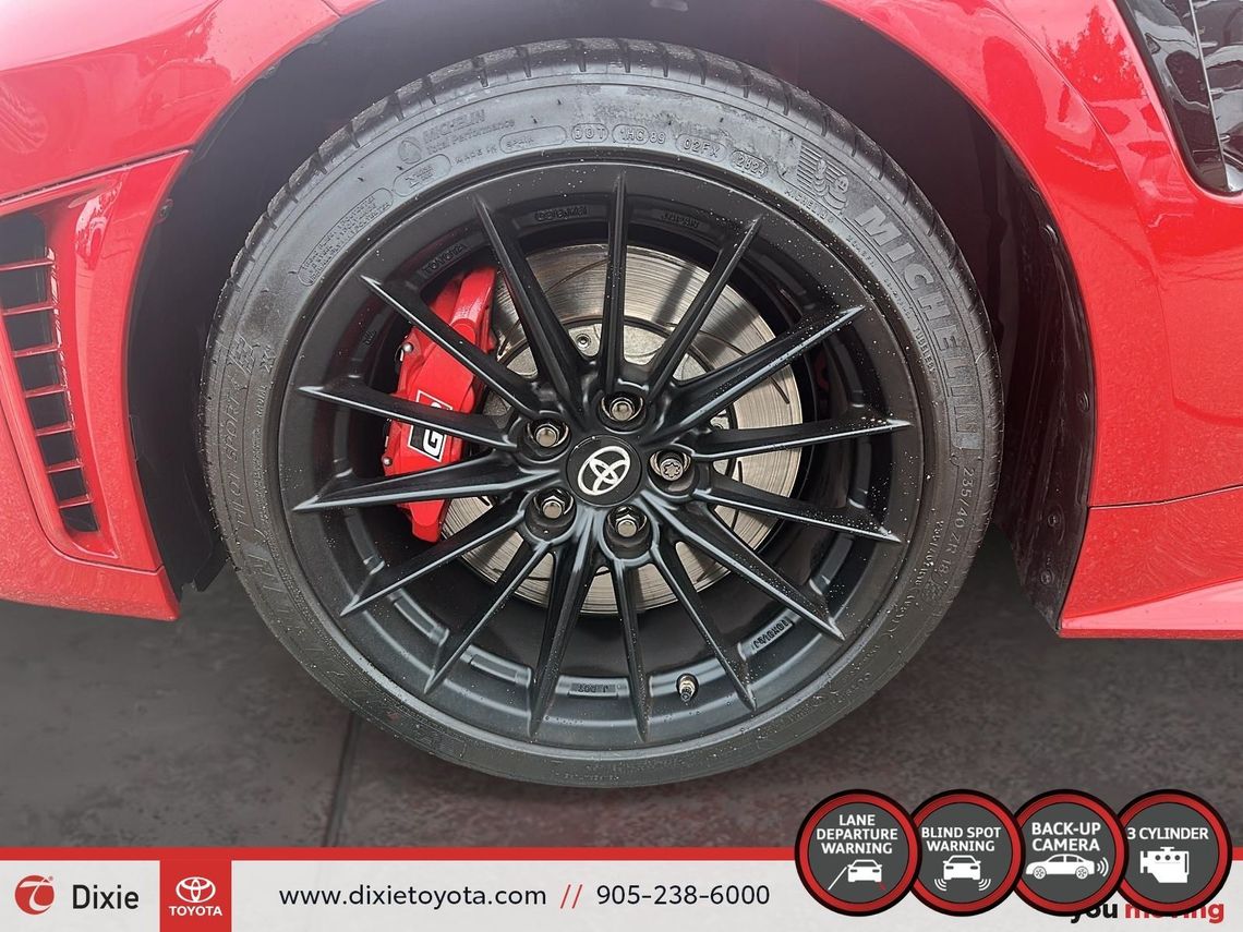 2025 TOYOTA GR COROLLA PREMIUM 6M MANUAL / CLEAN CARFAX / TCUV / HEATED SEATS / ALLOY WHEELS / CARPLAY AND ANDROID AUTO