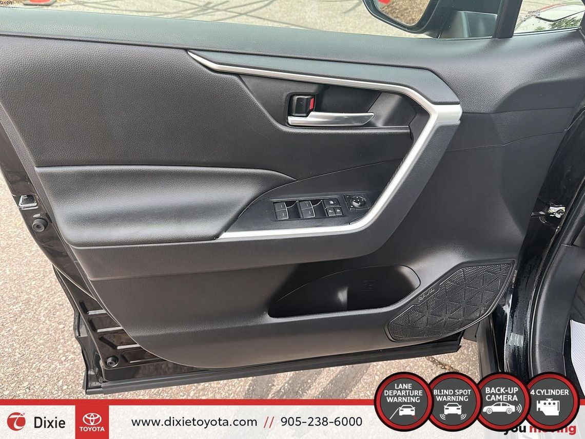2022 TOYOTA RAV4 XLE AWD / HEATED SEATS / MOONROOF / ALLOY WHEELS / CARPLAY AND ANDROID AUTO