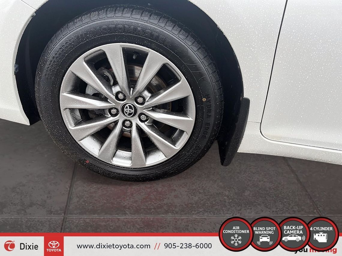2016 TOYOTA CAMRY XLE HYBRID / HEATED SEATS / MOONROOF / NAVIGATION / ALLOY WHEELS