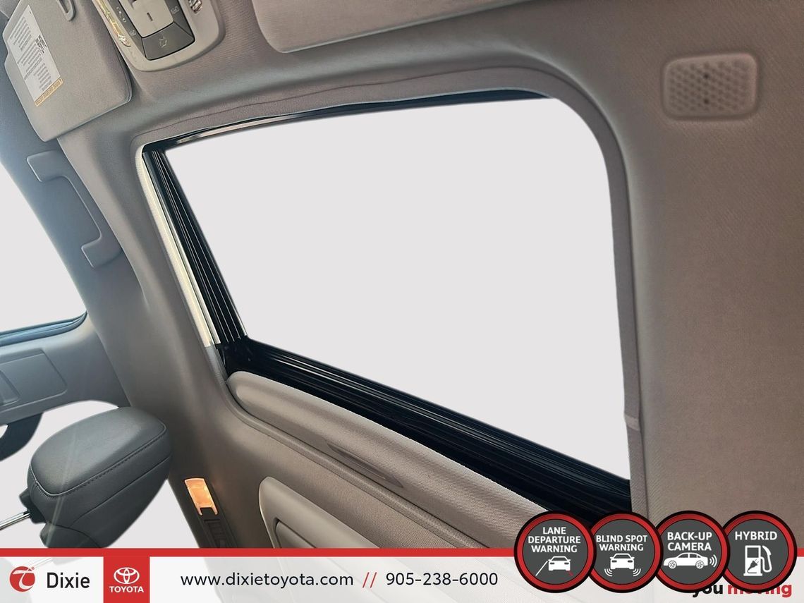 2024 TOYOTA SIENNA LIMITED AWD HYBRID / CLEAN CARFAX / TCUV / FULLY LOADED / REAR ENTERTAINMENT SYSTEM / CARPLAY AND ANDROID AUTO