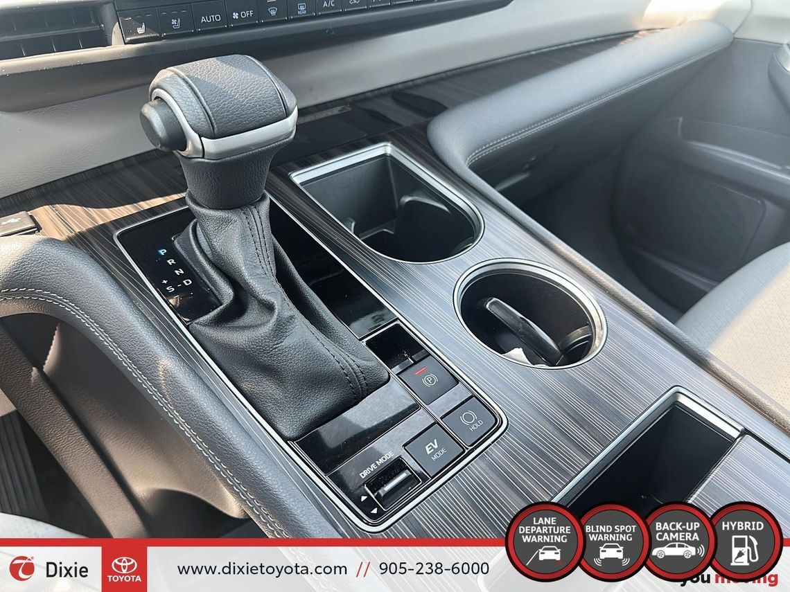 2024 TOYOTA SIENNA LIMITED AWD HYBRID / CLEAN CARFAX / TCUV / FULLY LOADED / REAR ENTERTAINMENT SYSTEM / CARPLAY AND ANDROID AUTO