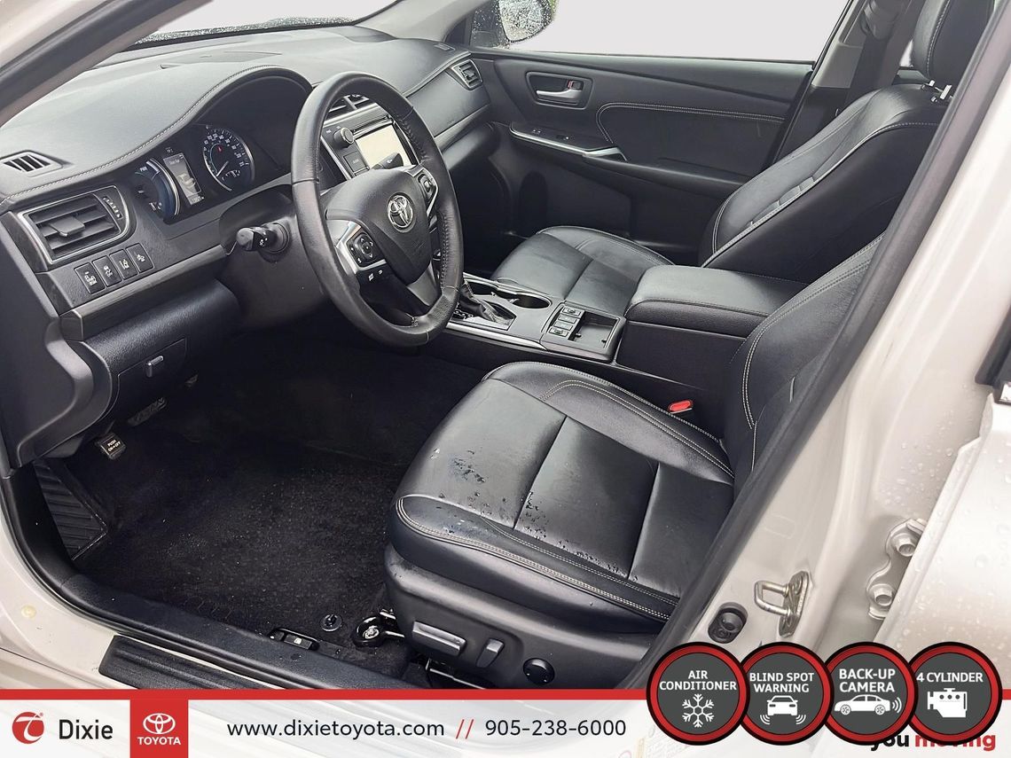 2016 TOYOTA CAMRY XLE HYBRID / HEATED SEATS / MOONROOF / NAVIGATION / ALLOY WHEELS